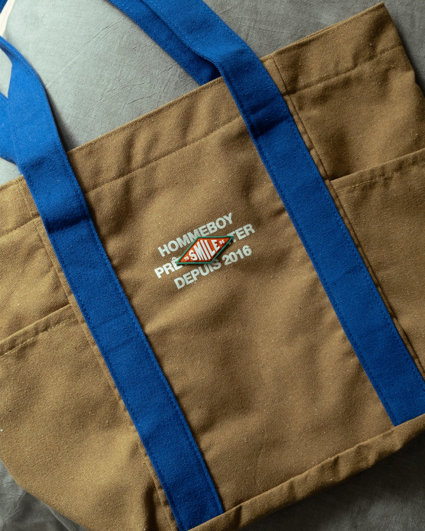 'Fine Arts' Multi-Pocket Tote-bag (Wood/Blue) - Hommeboy & Antibiotic Smile