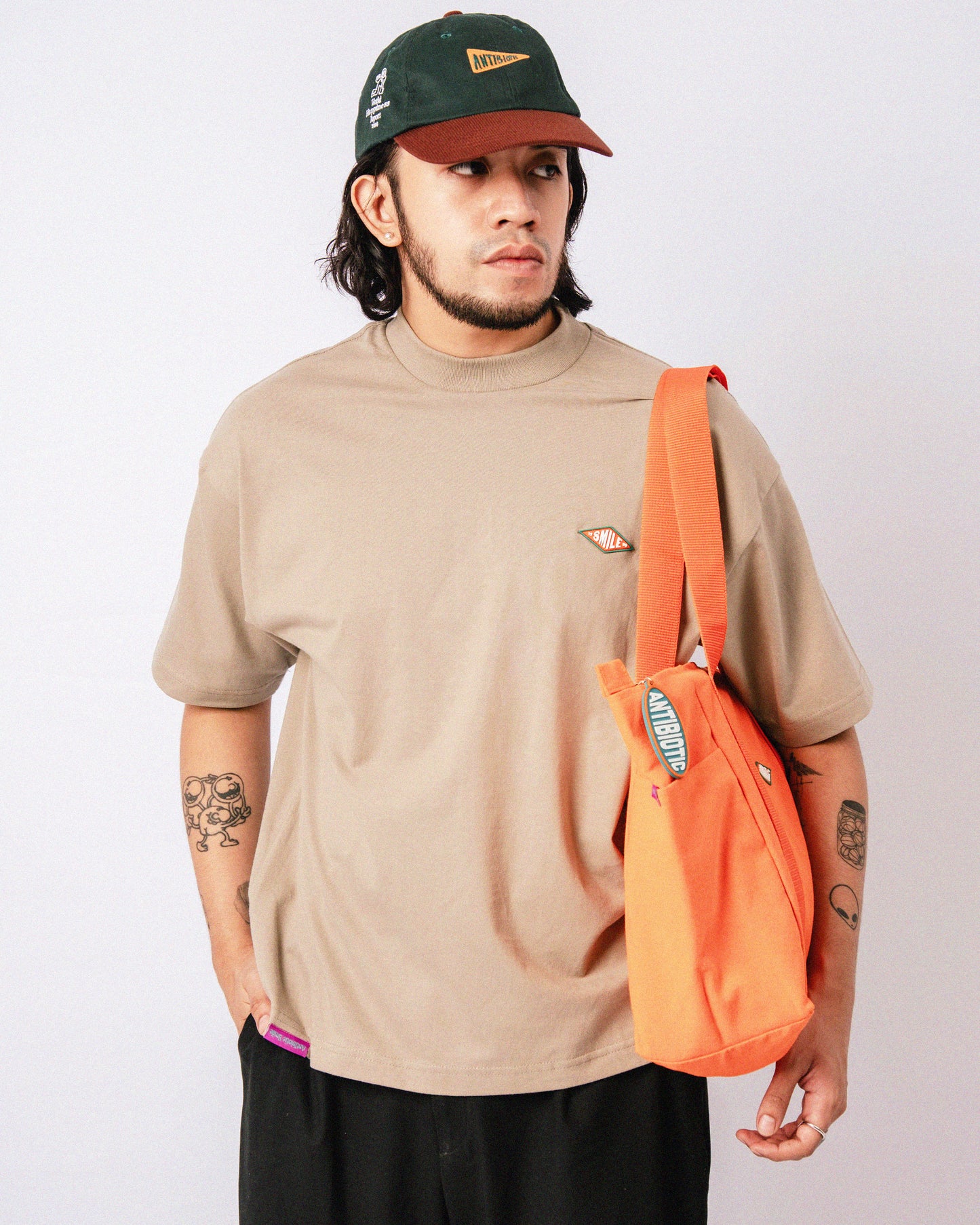 'Smile Badge' SS Box Tee (Mocha)