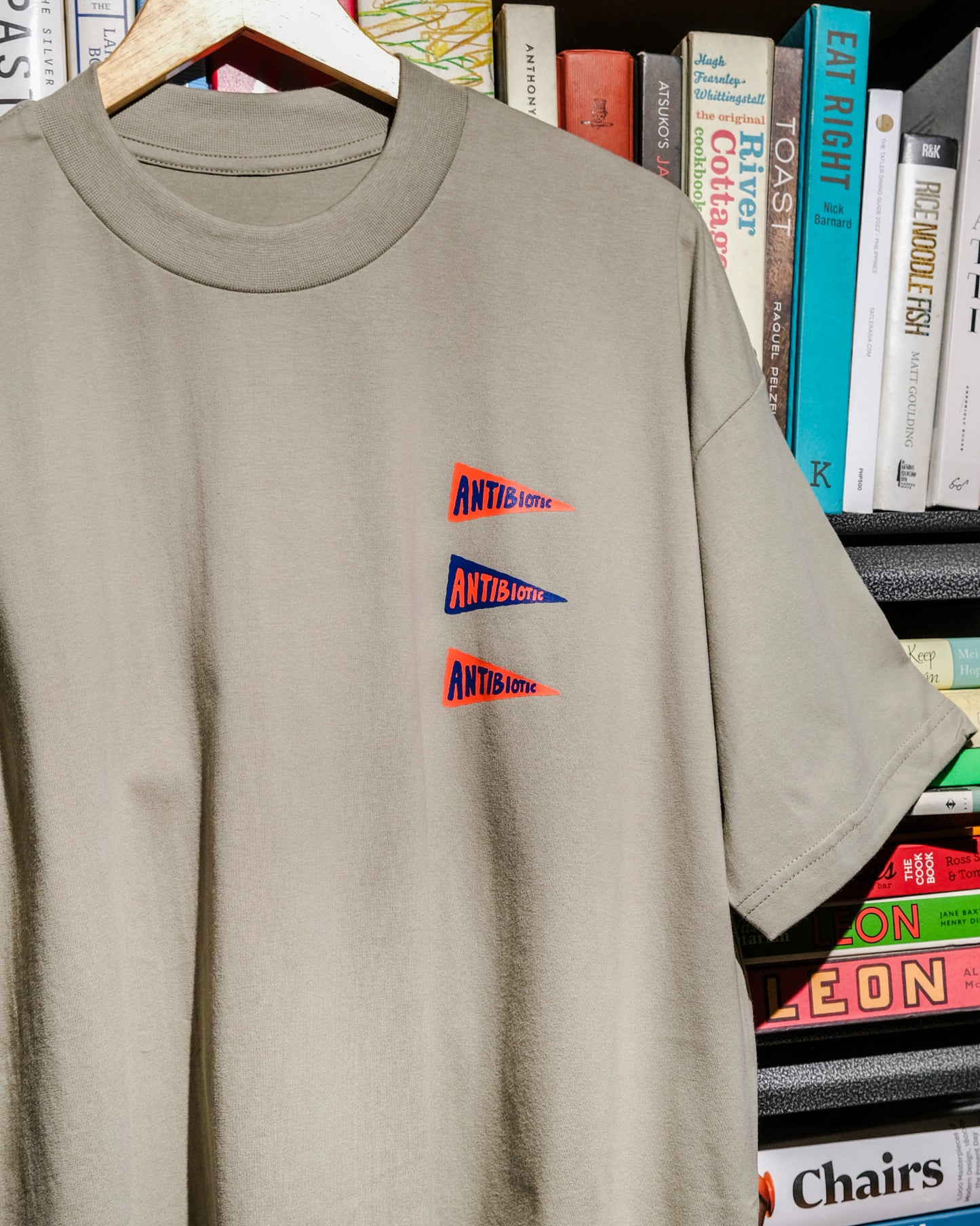 'Happy Tunes' SS Tee (Pebble)