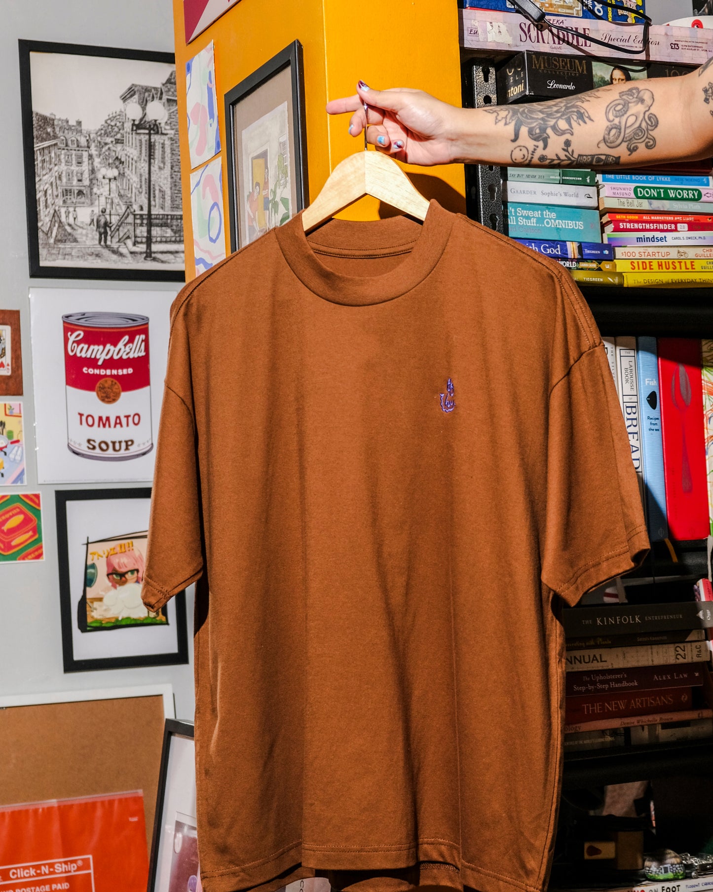 'Smile Scribble' Embroidered SS Tee (Brown)